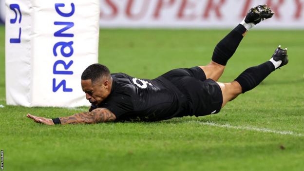 Aaron Smith completed his hat-trick in the 33rd minute to give New Zealand a 42-3 lead