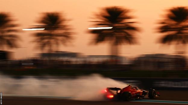 Carlos Sainz crashes in second practice for the 2023 Formula 1 Abu Dhabi Grand Prix