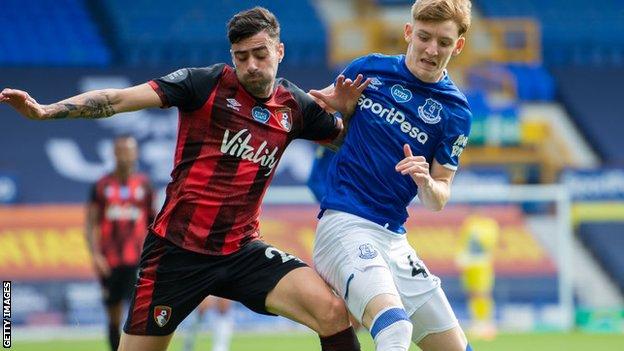 Diego Rico challenges Anthony Gordon for the ball