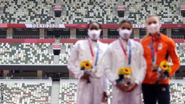 The medallists at the women's 400m hurdles Dalilah Muhammad, Sydney McLaughlin and Femke Bol in front of empty stands