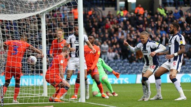 Millwall: Ryan Leonard and Tom Bradshaw extend Lions deals by further year  - BBC Sport