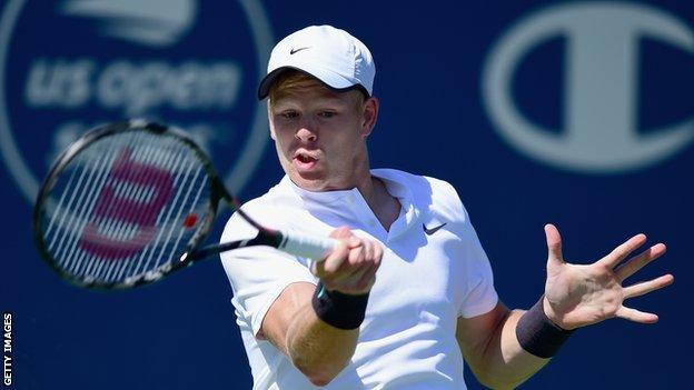 Kyle Edmund plays a shot