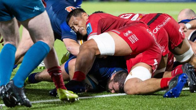 Pierre Schoeman scores a try for Edinburgh against Scarlets