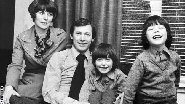 Sir Alex Ferguson avec sa femme Cathy et les jumeaux Jason et Darren