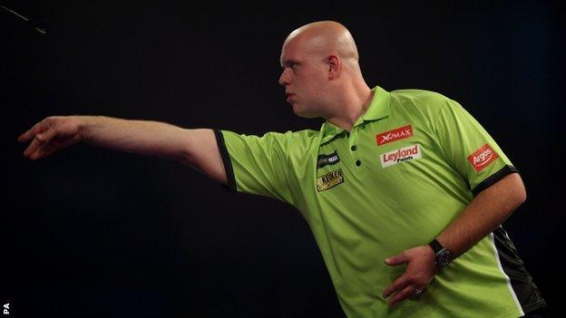 PDC World Championship: Van Gerwen overcomes Eidams scare - BBC Sport