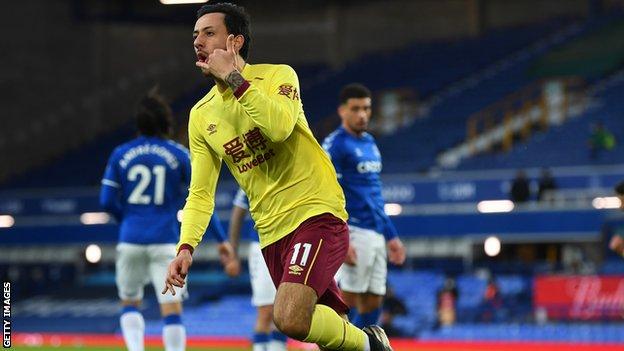 Everton 1 2 Burnley Dwight Mcneil Hits Stunning Winner For Visitors Bbc Sport