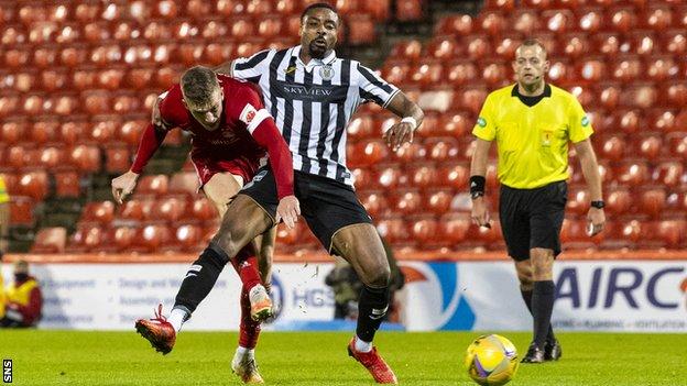 Lewis Ferguson scores for Aberdeen against St Mirren