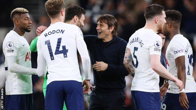 Antonio Conte and his players