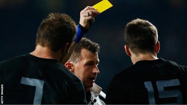 Nigel Owens sin bins New Zealand's Ben Smith during the 2015 World Cup Final