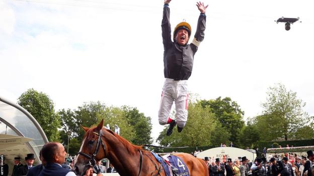 Frankie Dettori celebrates