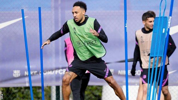 Aubameyang is "100% ready" to face Napoli in the opening leg of the Europa League knockout round - Xavi