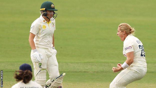 Katherine Brunt celebrates Alyssa Healy wicket