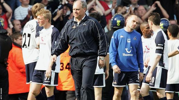 Tottenham Hotspur manager Martin Jol and his players looking dejected after missing out on Champions League football on the final day of the 2005/06 seasons