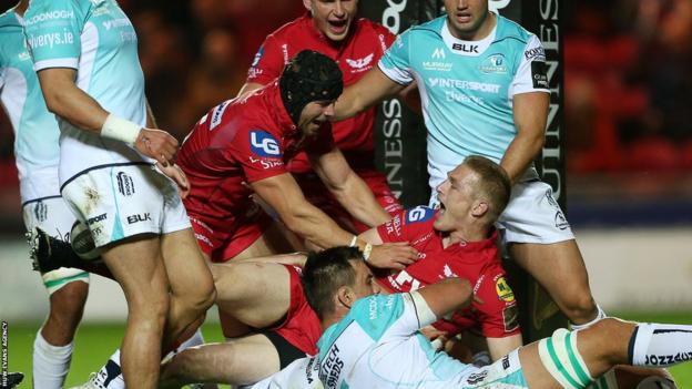 Leigh Halfpenny and Johnny McNicholl