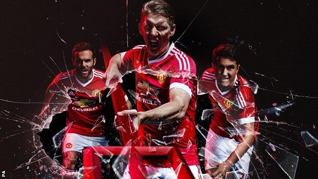 Man Utd agree record £900 million adidas kit deal