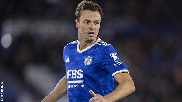 Le défenseur de Leicester City Jonny Evans souffre d'une blessure au pied