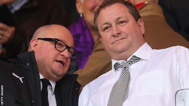 Mike Ashley pus Newcastle up for sale