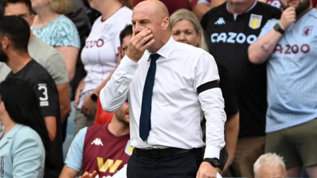 Everton brag  Sean Dyche rubs his look   connected  the touchline during the nonaccomplishment   to Aston Villa