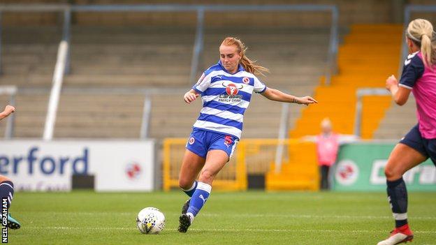 Molly Bartrip playing for Reading