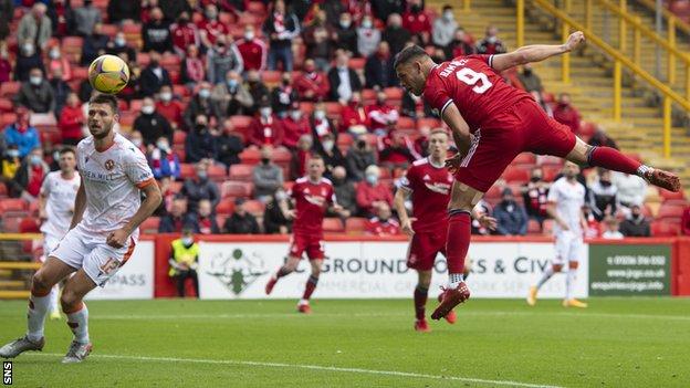 Christian Ramirez (right) heads in Aberdeen's second goal