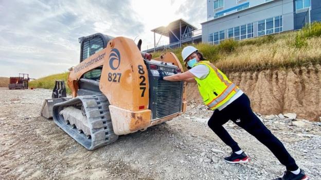 Lutz Pfannenstiel working on CityPark construction