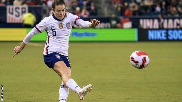 Kelley O'Hara shoots in a friendly match against Korea in 21 October 2021
