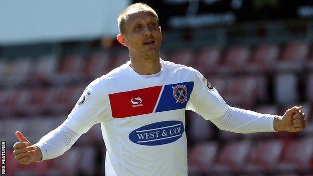 Paul Benson: Boreham Wood sign former Dagenham & Redbridge striker ...