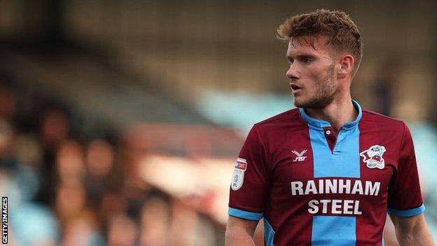 Andy Dales: Dundee sign Scunthorpe United winger on loan - BBC Sport