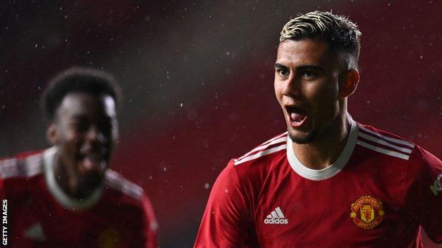 Manchester United Brentford Draw At Old Trafford As Leicester Tottenham Leeds Also In Action Bbc Sport