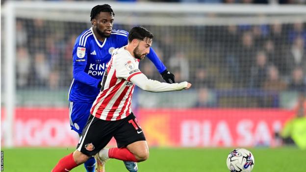 Patrick Roberts: Sunderland winger signs new long-term contract