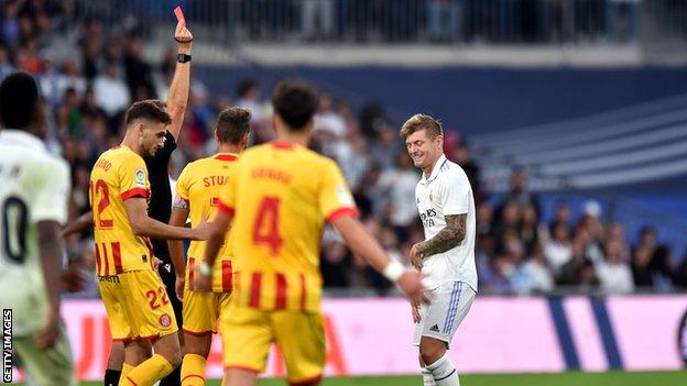 Toni Kroos being shown the red card