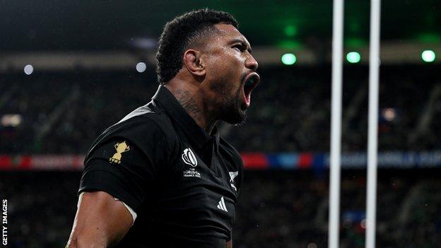 Ardie Savea celebrates after scoring his sides second try