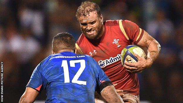 Jamie Roberts in action for Wales against Samoa