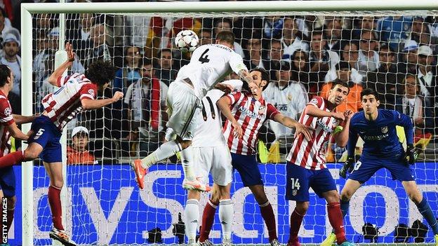 Sergio Ramos erzielt 2014 das erste Tor von Real Madrid im Champions League-Finale gegen Atletico Madrid