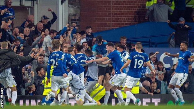 Everton celebrate Dominic Calvert-Lewin's winner