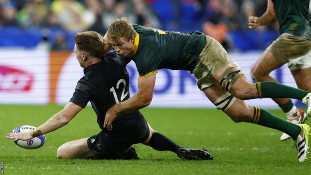 South Africa's Pieter-Steph du Toit tackles Jordie Barrett