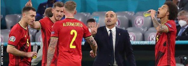 Roberto Martinez vraagt ​​Shadab Iftikhar om de rapporten in de gaten te houden ter voorbereiding op Euro 2020, waar België in de laatste acht van de laatste acht verloor van de uiteindelijke kampioen Italië