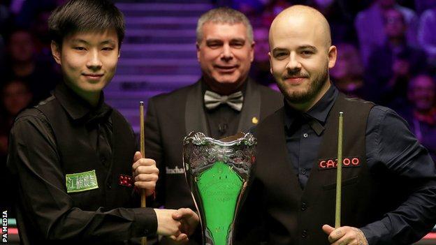 Zhao Xintong and Luca Brecel