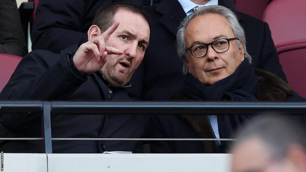 Everton director of football Kevin Thelwell (left) and former owner Farhad Moshiri (right)