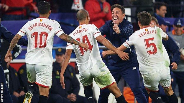 Sevilla players and Eduardo Berizzo