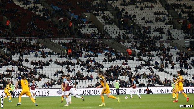 Crowd leave London Stadium