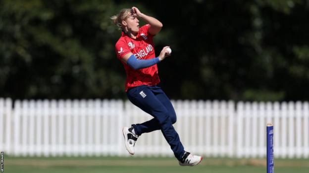 Katherine Sciver-Brunt bowling for England
