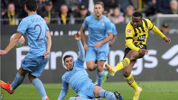 Borussia Dortmund 3-0 VfL Bochum 1848: Youssoufa Moukoko sets Bundesliga  record - BBC Sport