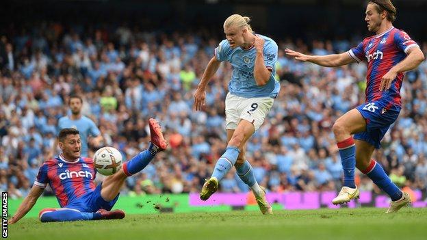 skridtlængde ale Stramme Manchester City 4-2 Crystal Palace: Erling Haaland hat-trick seals comeback  win - BBC Sport