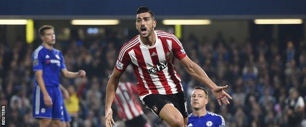 Graziano Pelle celebrates scoring for Southampton against Chelsea