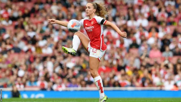 Lia Walti playing for Arsenal