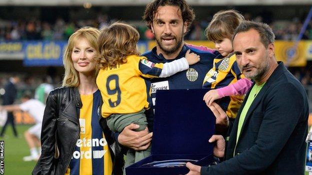 Luca Toni receives an award to mark his retirement