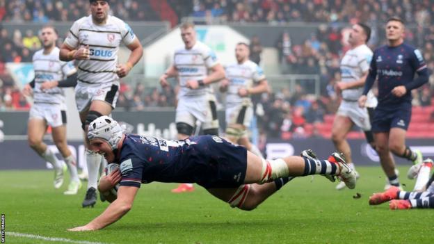 Fitz Harding dives over for a try for Bristol