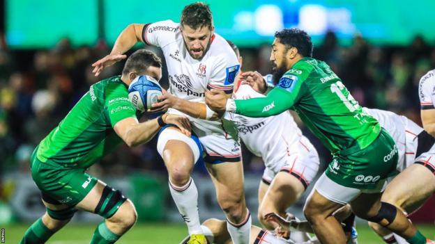 Stuart McCloskey (centre) is vying with Bundee Aki (right) for a starting spot for Ireland