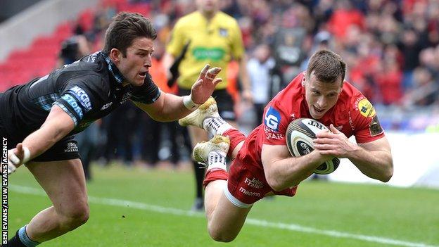 Gareth Davies dives for a try